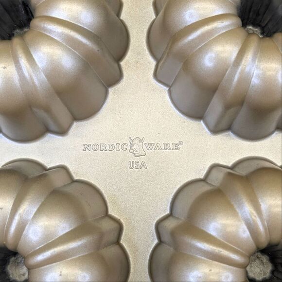 Nordic Ware Cast Aluminum Nonstick 65th Anniversary Bundtlette Cake Pan - Picture 5 of 9